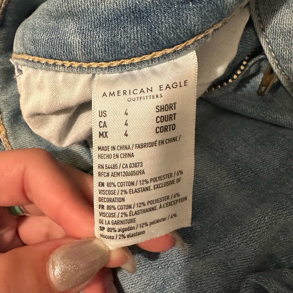 Size 4 | American Eagle skinny jeans with rips | light wash | short - Picture 2 of 3